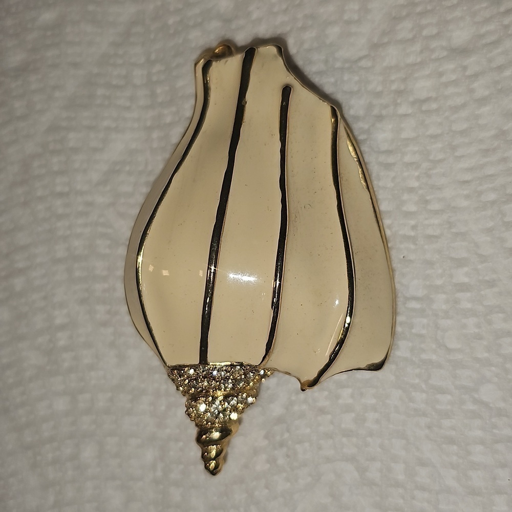 Craft Vintage Enamel Seashell Brooch